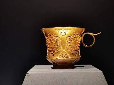 陕西何家村窖藏文物展焕新 珍稀金银制品闪耀陕历博，穿越千年领略大唐风华